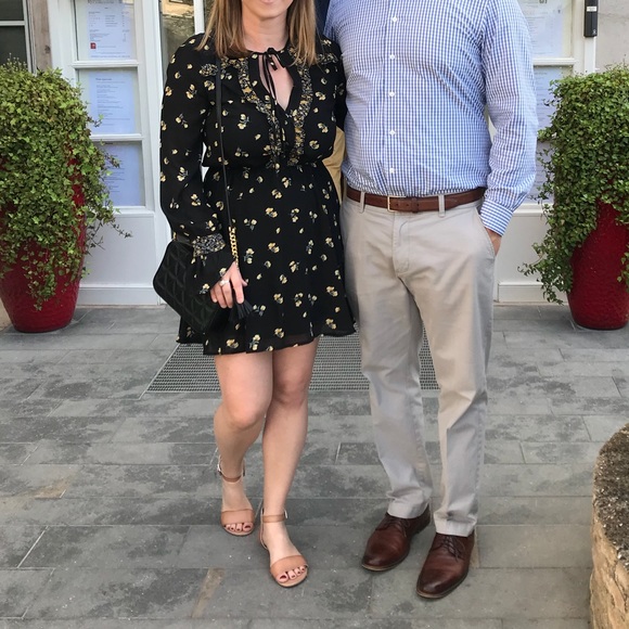 Lulus Dresses & Skirts - Black floral long sleeve Lulus dress